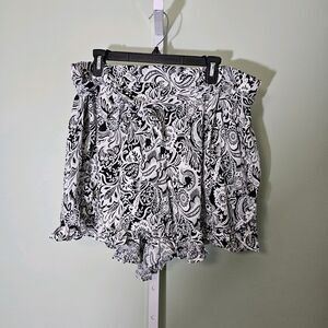 Unique Vintage Black White Botanical Floral Shorts Ruffled Belted 1X / 16